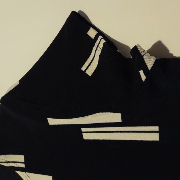 Travelers by Chico's Classic Vertical Geo Black & White Printed Dress. Maxi - Picture 4 of 7